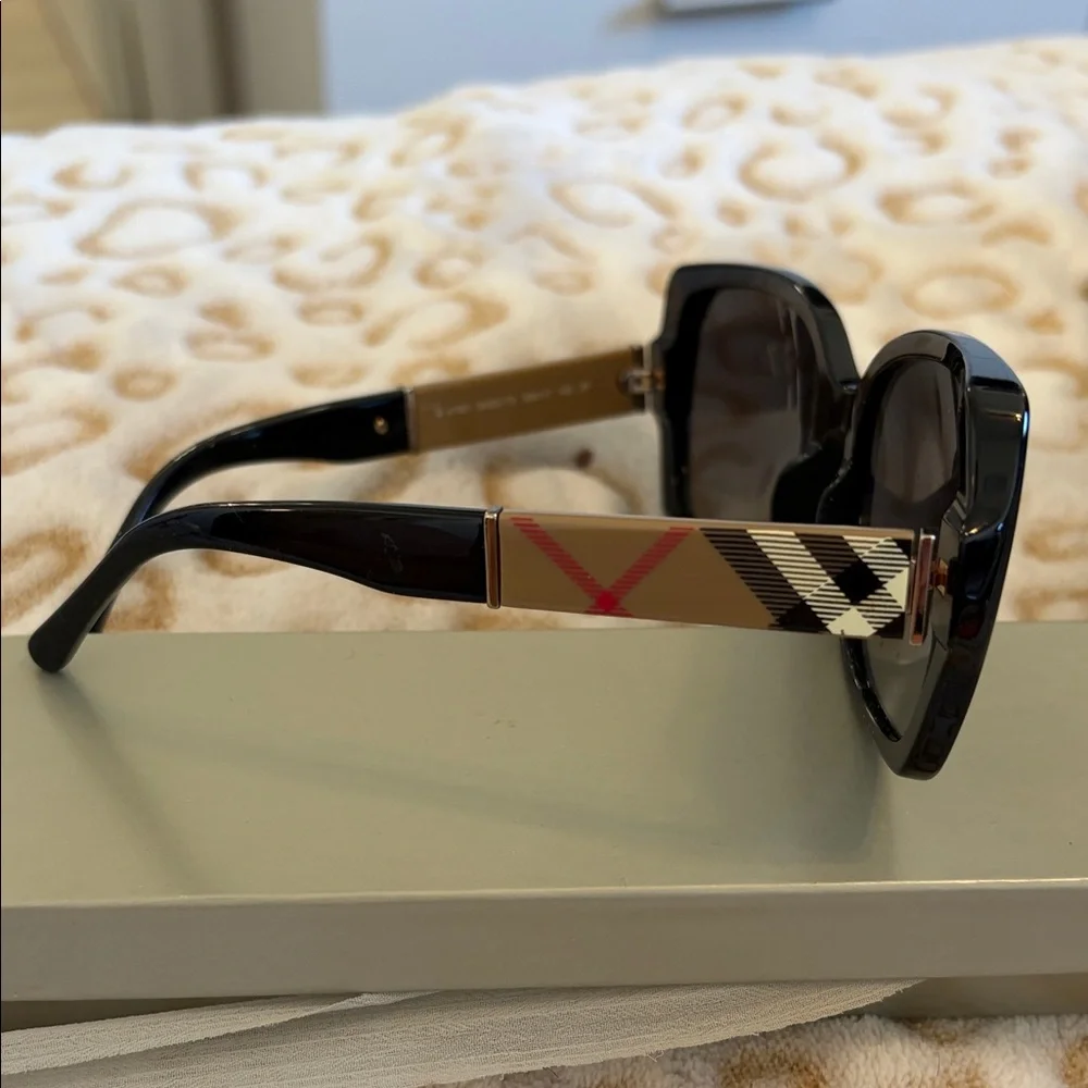 Burberry Glossy Black Square Sunglasses - Picture 2 of 5